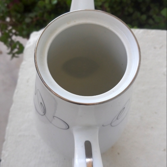 White Teapot - Picture 3 of 6